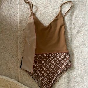Acacia tofino full piece in color block